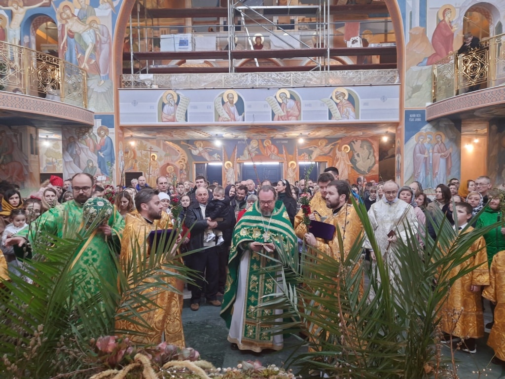 9 kwietnia 2023 r., w ostatnią niedzielę przed Paschą, Cerkiew Prawosławna obchodzi jedno z dwunastu wielkich świąt - święto Wjazdu Chrystusa do Jerozolimy. W tym dniu św. Liturgii w stołecznej cerkwi Hagia Sophia przewodniczył proboszcz ks. mitrat Adam Siemieniuk wraz z miejscowym duchowieństwem.