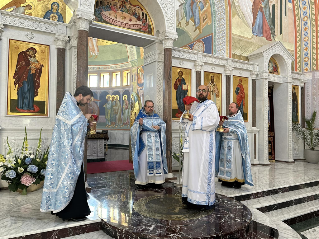 W niedzielę 22 września, w murach cerkwi Św. Sofii-Mądrości Bożej sprawowane były dwie Święte Liturgie. Po drugiej z nich, Proboszcz ks. mitrat Adam Siemieniuk raz jeszcze podziękował każdemu, kto w minionych dniach z zaangażowaniem trudził się na każdym etapie przygotowań święta parafialnego.