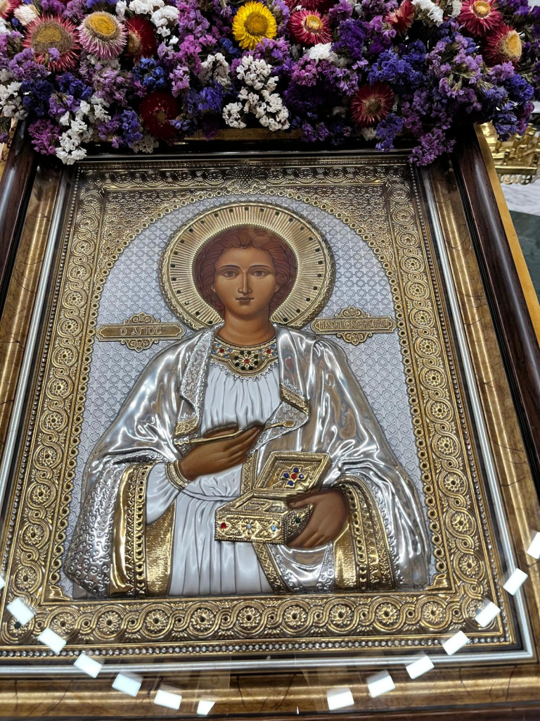 9 sierpnia w parafii Hagii Sophii na warszawskim Ursynowie obchodzono uroczyście pamięć św. wielkiego męczennika Pantelejmona – patrona bocznego ołtarza tej świątyni.